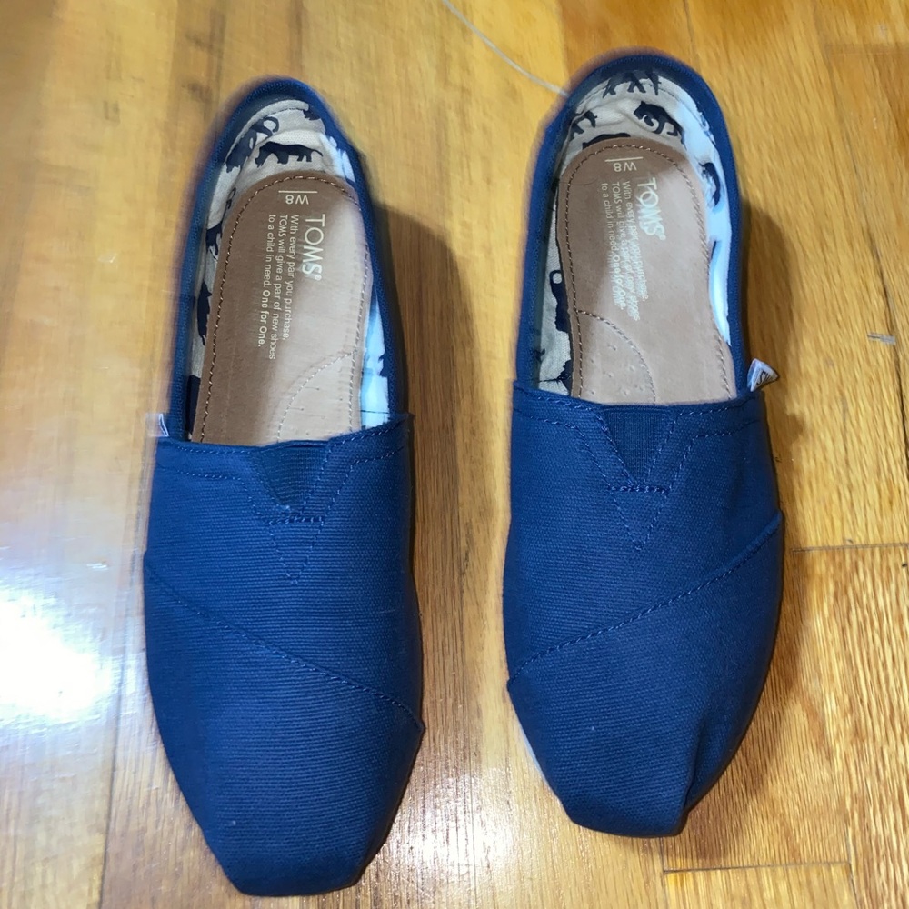 Barely Worn Navy TOMS Classic Slip On - Size 8
